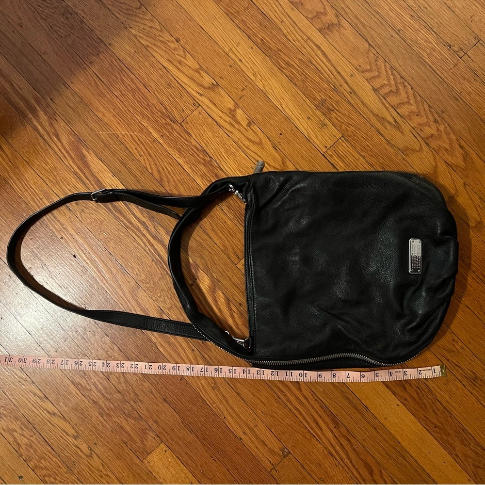 Marc by Marc Jacobs black leather hobo zip crossbody purse zippered EUC shoulder - Picture 9 of 10